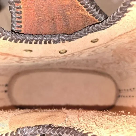 Vintage tooled leather Med. bag 14" - Picture 9 of 16